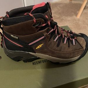 Woman’s Keen Hikers